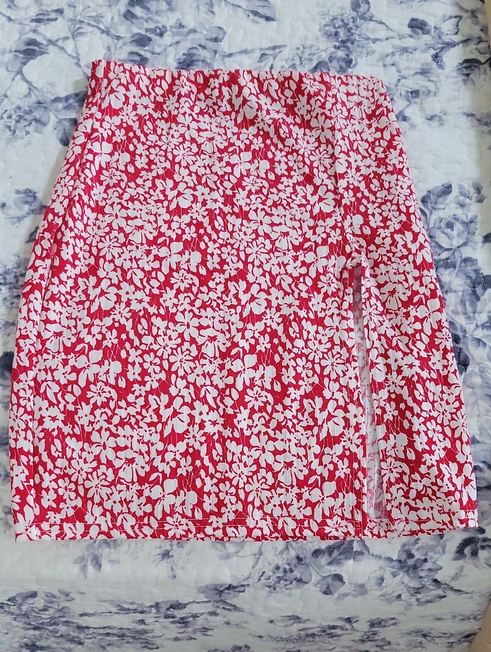 PrettyLittleThing Red and White Floral Mini Skirt